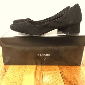 Nine West Edwards size 7 black suede low round toe block heel, like new